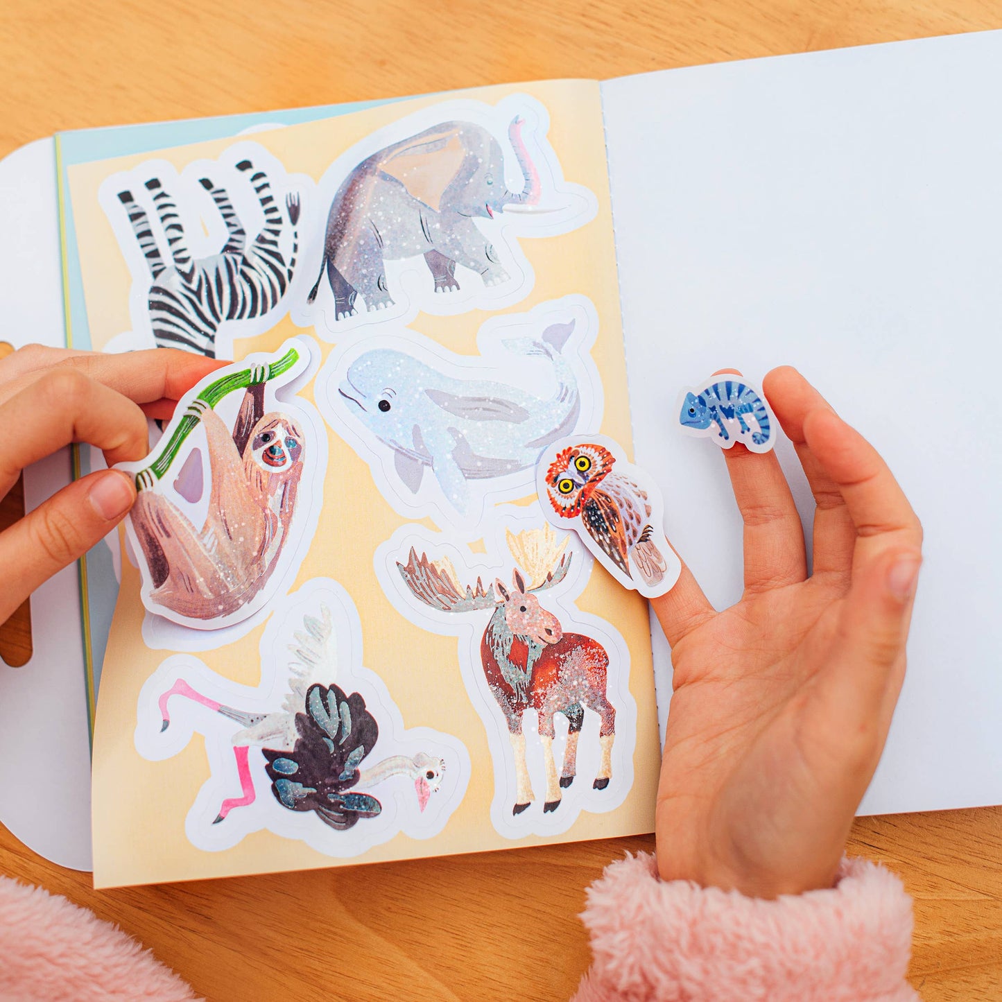 Wonderful Animals Shiny Sticker Book
