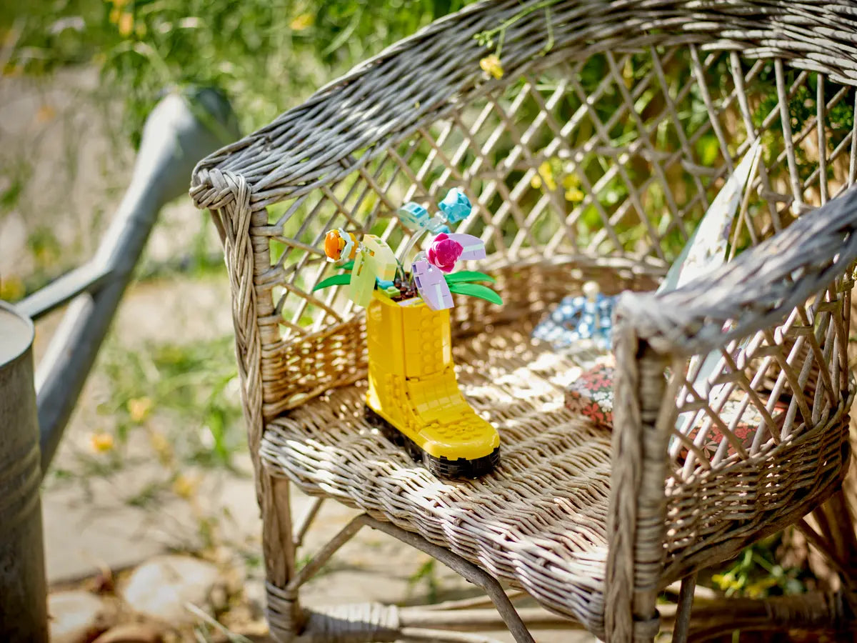 31149 Flowers In Watering Can