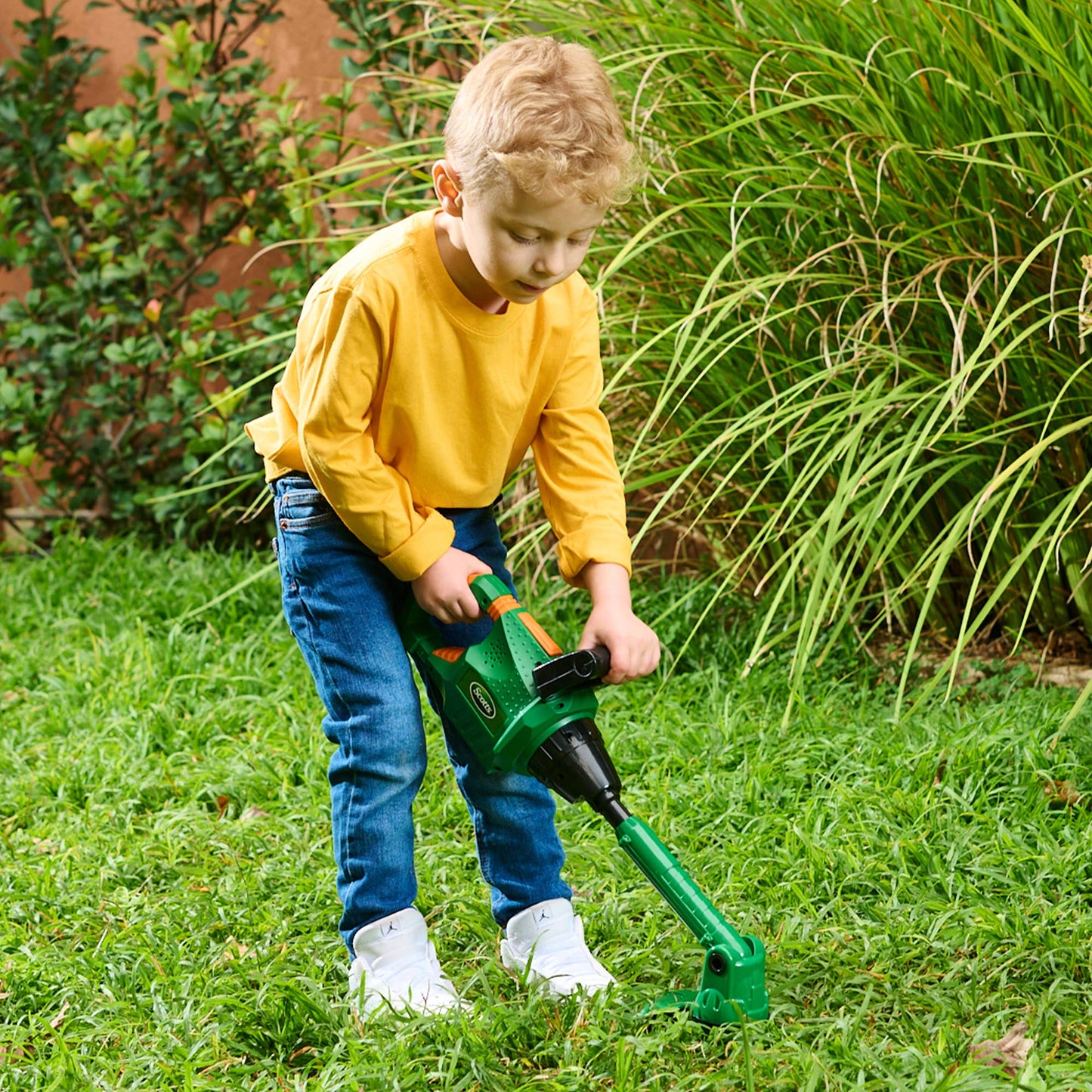 Red Toolbox Scotts Battery-Operated Weed Trimmer