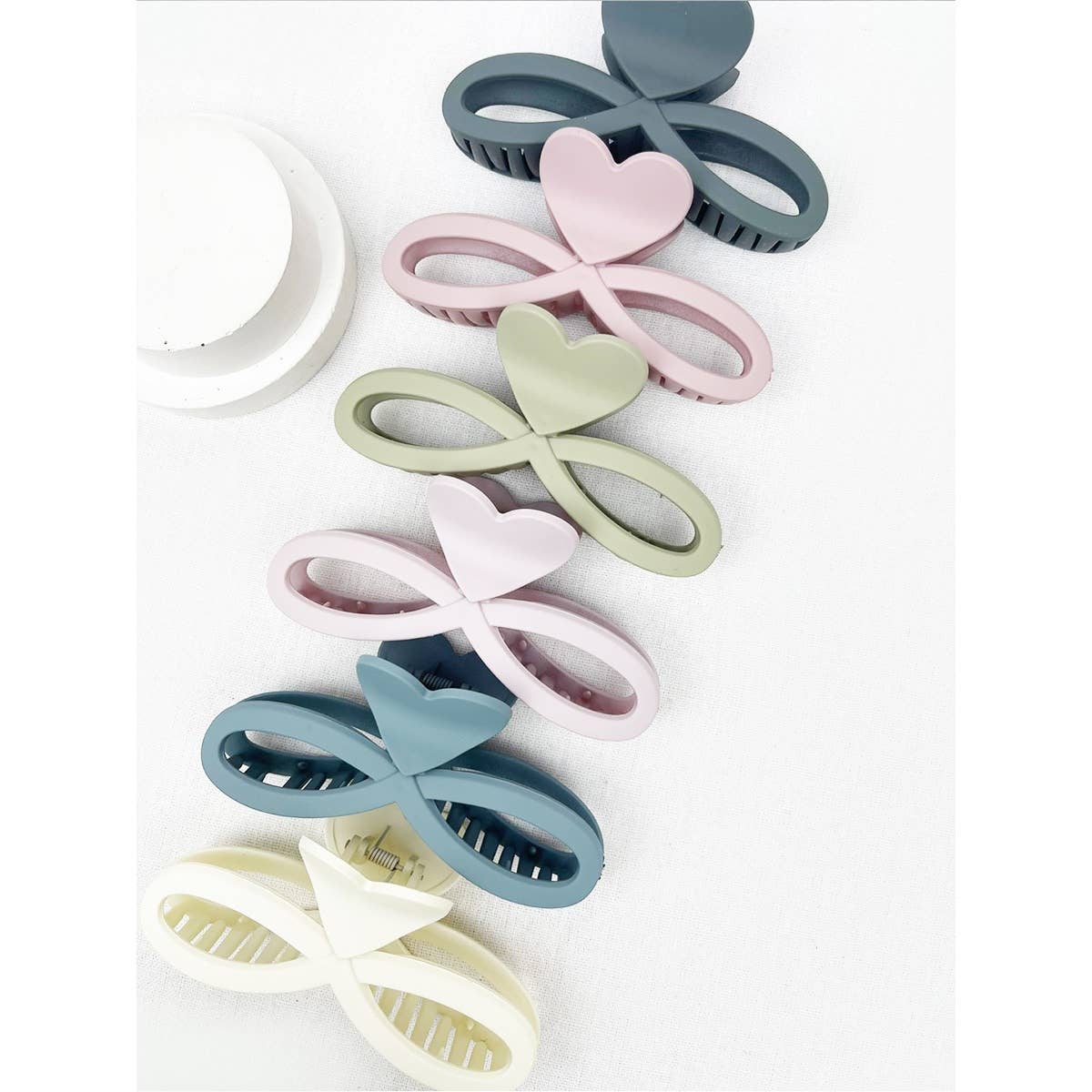 LOVE AND REPEAT Symbol Matte Hair Claw