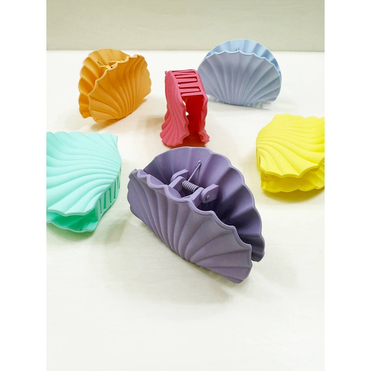 Matte Large Shell Design Hair Claw