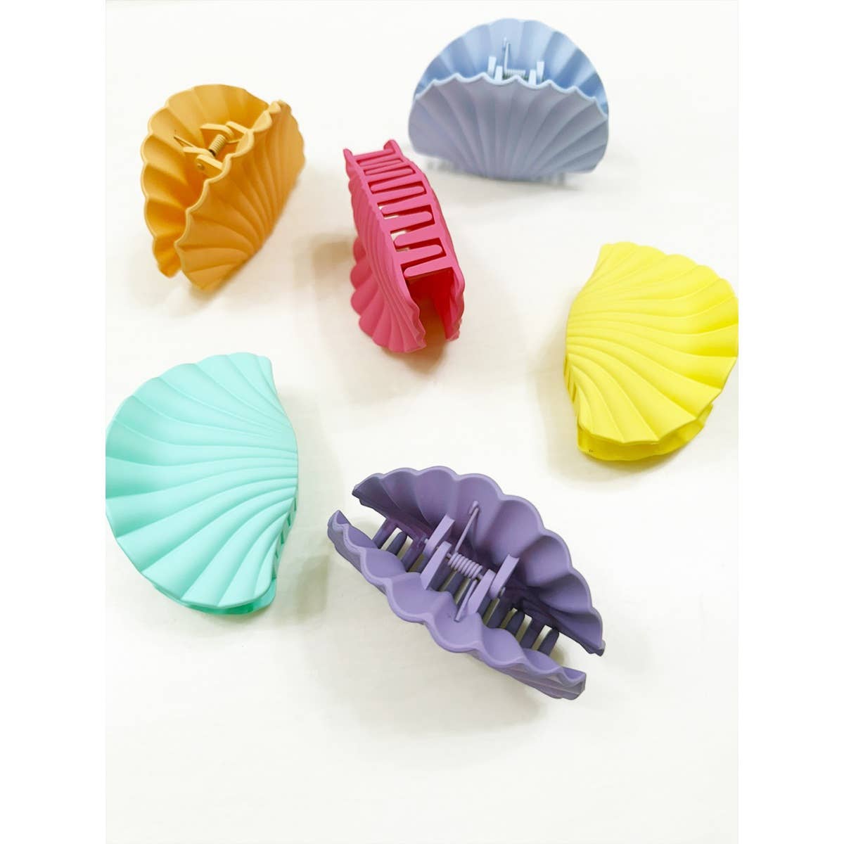 Matte Large Shell Design Hair Claw