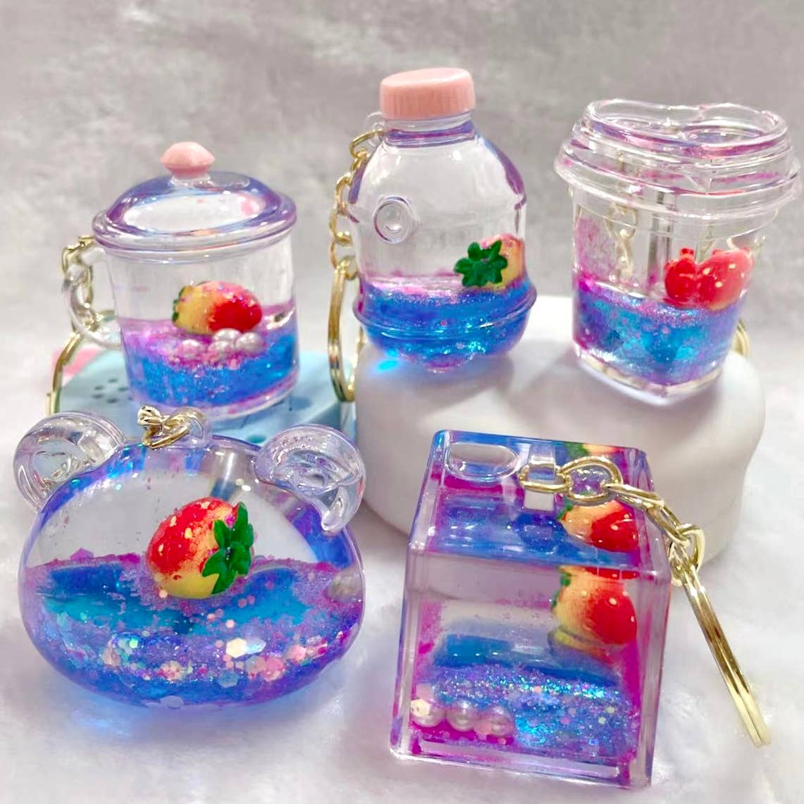 12136 STRAWBERRY FLOATY KEY CHARM