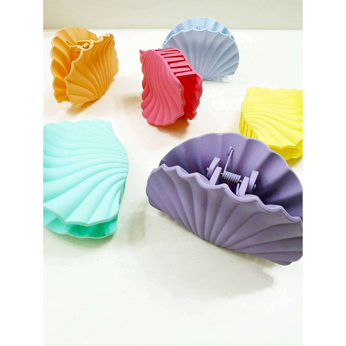 Matte Large Shell Design Hair Claw