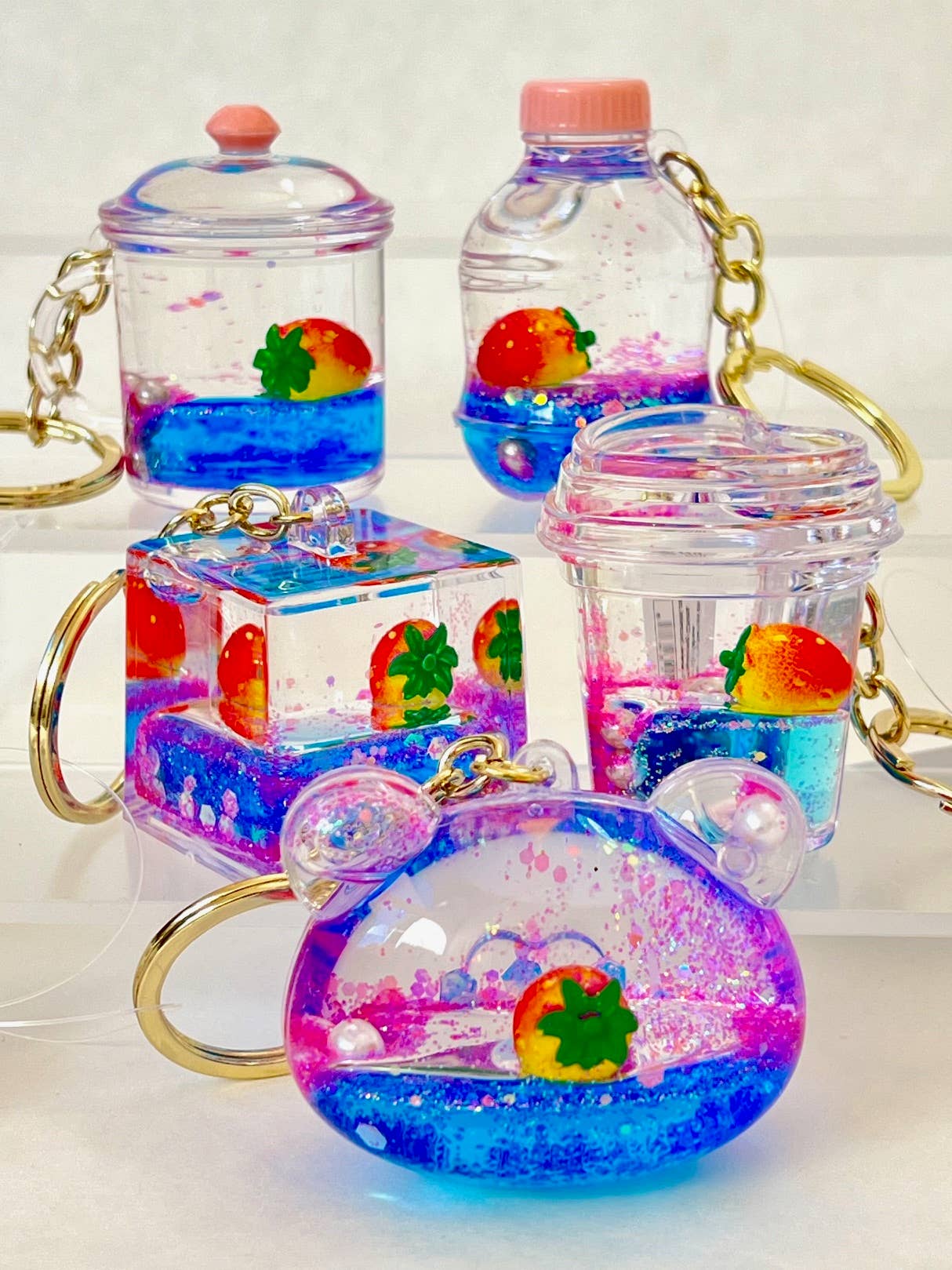 12136 STRAWBERRY FLOATY KEY CHARM